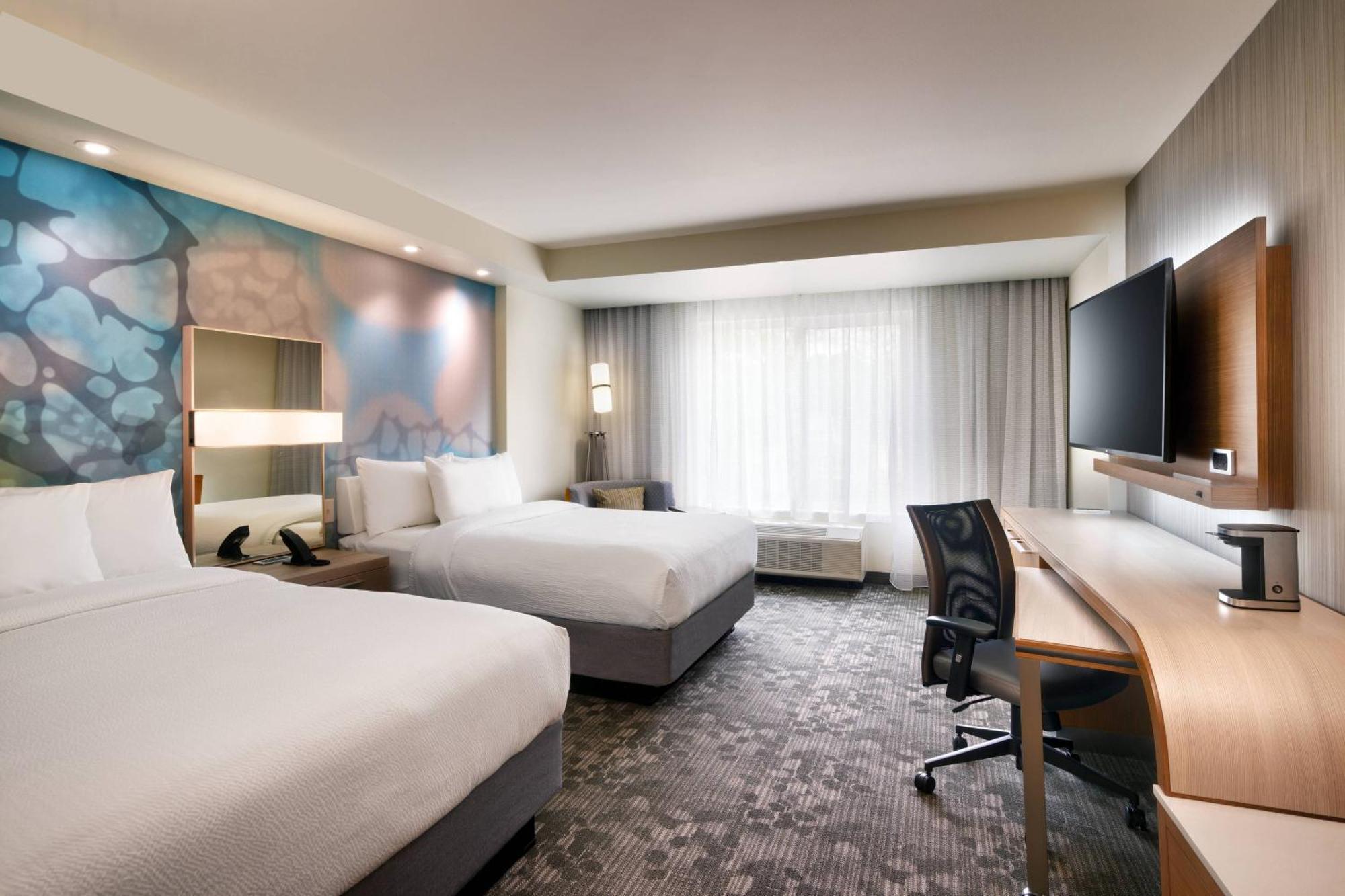 Courtyard By Marriott Atlanta Duluth Downtown Hotel Exterior photo